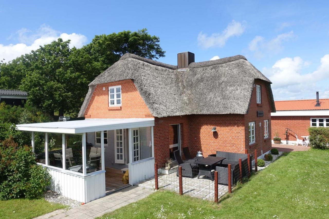 Thatched Holiday Home In Struer, Jutland With A View Esterno foto